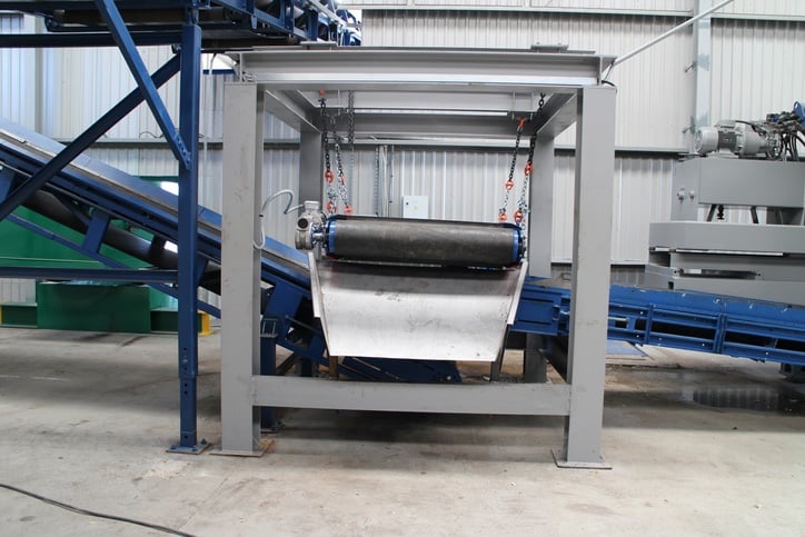 Magnetic separator conveyor belt